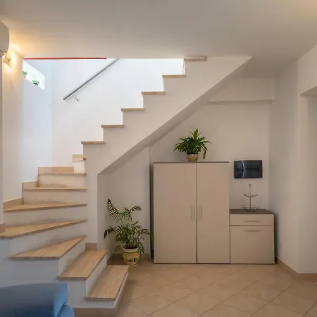 Toni - Tzr240 By Interhome *